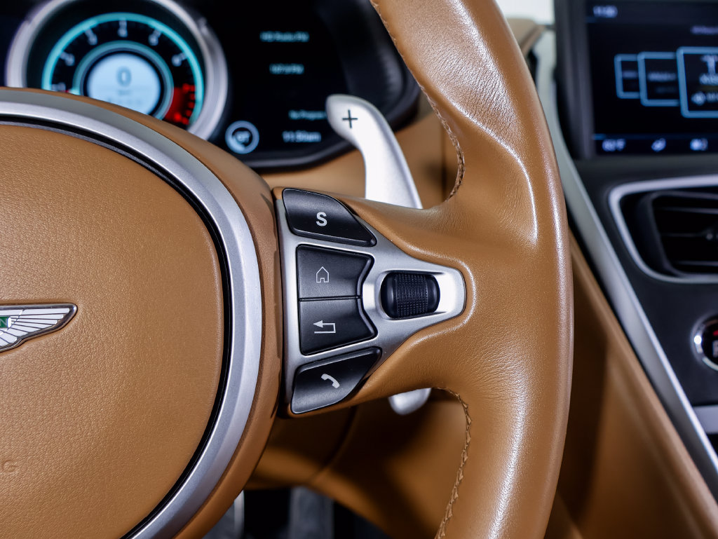 Used 2020 Aston Martin DB11 Coupe RWD image 17