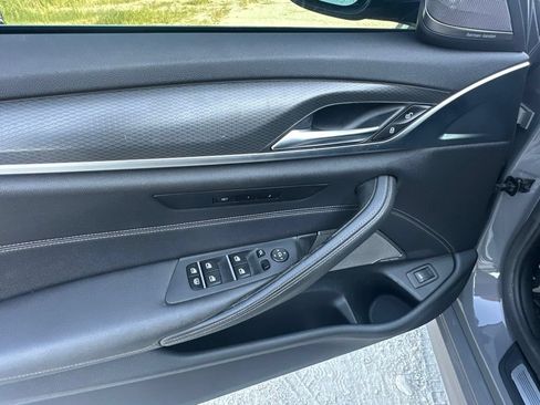 Used 2022 BMW 530i w/ M Sport Package RWD image 10
