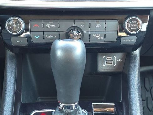 Used 2022 Jeep Compass Latitude image 34