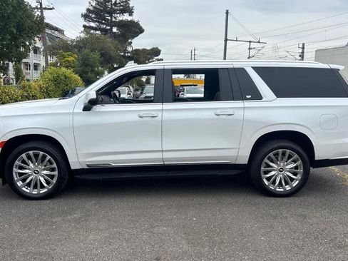 Used 2024 Cadillac Escalade ESV Premium Luxury image 3