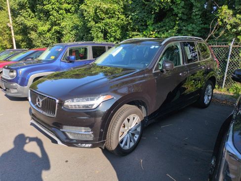 Used 2018 Volvo XC90 T5 Momentum w/ Convenience Package FWD image 3