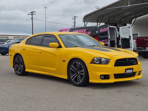 Used 2012 Dodge Charger SRT8 Super Bee w/ Driver Convenience Group II RWD image 3