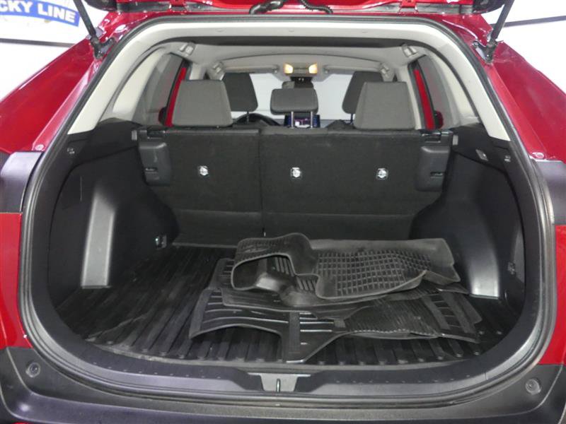 Used 2021 Toyota RAV4 XLE AWD/4WD image 9