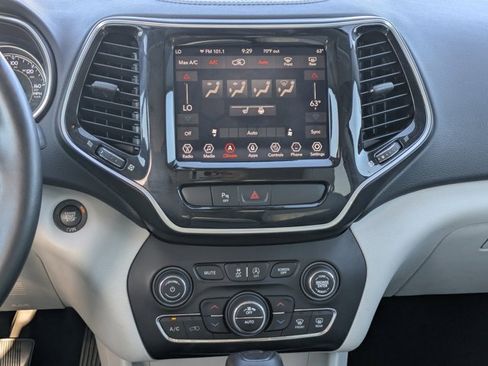 Used 2019 Jeep Cherokee Limited image 16