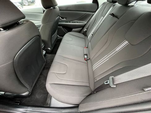 Used 2025 Hyundai Elantra SEL image 25