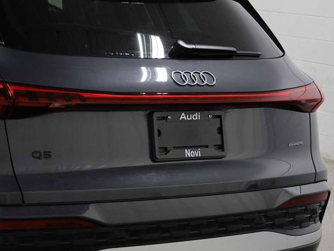 Certified 2025 Audi Q5 Premium w/ Convenience Package image 8