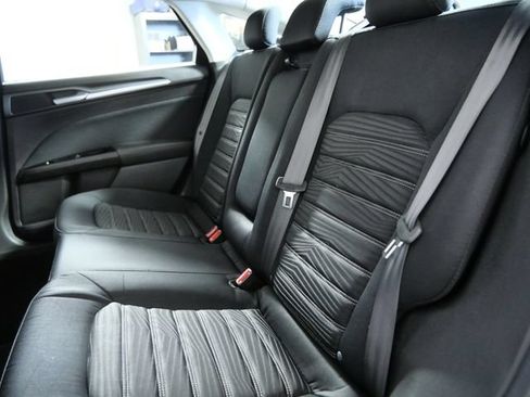 Used 2016 Ford Fusion SE FWD image 15