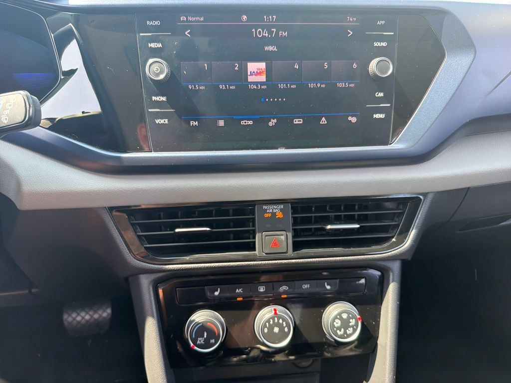 Certified 2023 Volkswagen Taos SE w/ Panoramic Sunroof Package AWD/4WD image 15