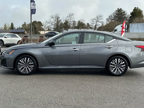 Used 2025 Nissan Altima 2.5 SV FWD image 7