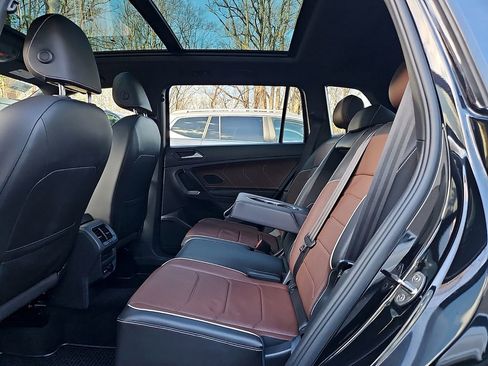 Used 2022 Volkswagen Tiguan SEL R-Line image 12