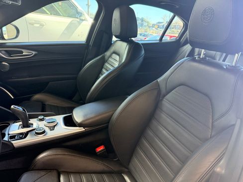 Used 2023 Alfa Romeo Giulia Veloce image 8