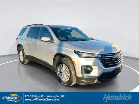 Certified 2022 Chevrolet Traverse LT w/ LPO, Floor Liner Package image 1