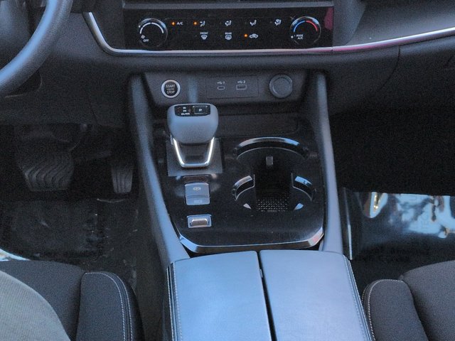 Used 2023 Nissan Rogue S FWD image 20