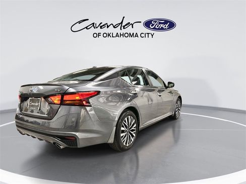 Used 2024 Nissan Altima 2.5 SV w/ SV Premium Package image 8