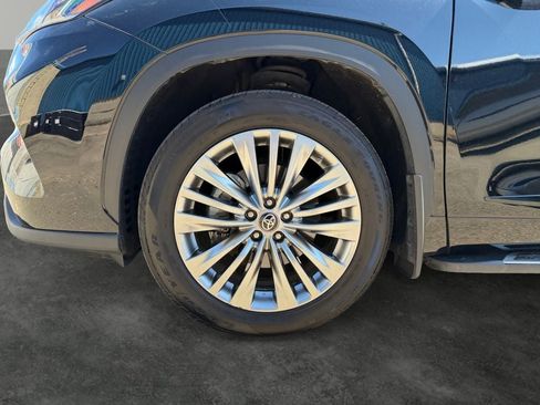 Used 2024 Toyota Highlander Platinum AWD/4WD image 4