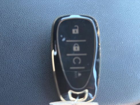 Used 2025 Chevrolet Trax RS w/ Driver Confidence Package FWD image 36