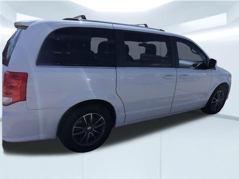 Used 2017 Dodge Grand Caravan SXT image 12