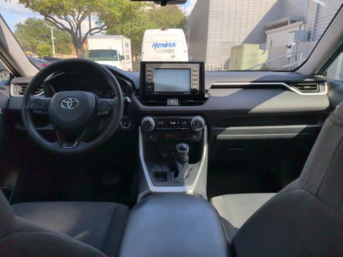 Used 2021 Toyota RAV4 XLE FWD image 28