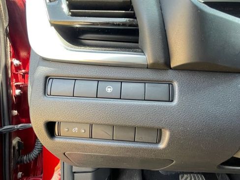 Used 2021 Nissan Rogue SV AWD/4WD image 12