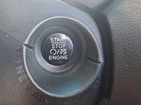 Used 2016 Jeep Renegade Limited FWD image 38