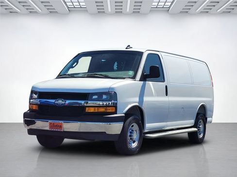 Used 2025 Chevrolet Express 2500 w/ Driver Convenience Package RWD image 8
