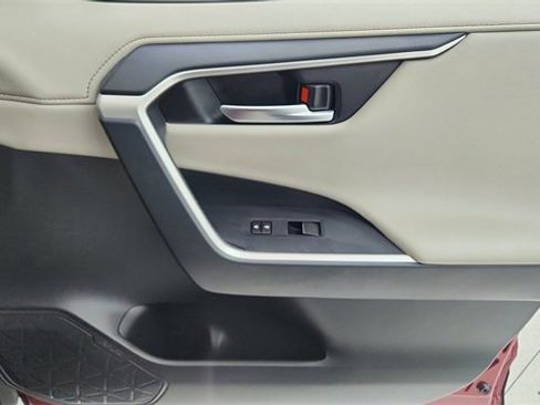 Used 2019 Toyota RAV4 Limited image 24