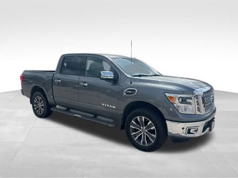 Used 2017 Nissan Titan SL image 16