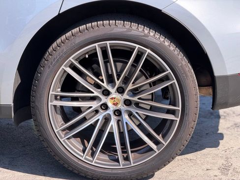 Used 2021 Porsche Macan S AWD/4WD image 3