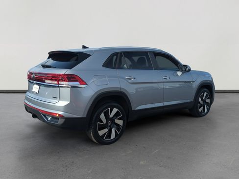 Certified 2024 Volkswagen Atlas Cross Sport SE image 5