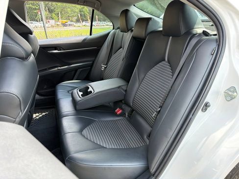 Used 2020 Toyota Camry SE FWD image 18