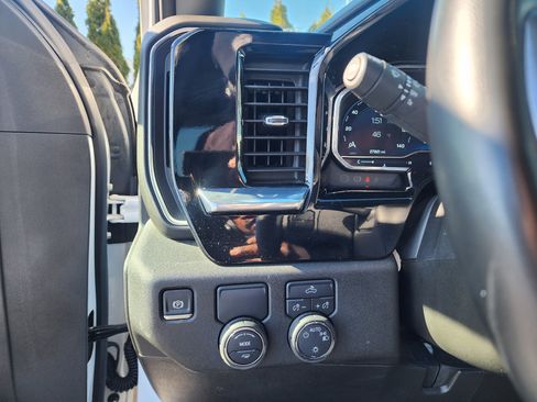 Used 2025 Chevrolet Silverado 1500 LT image 25