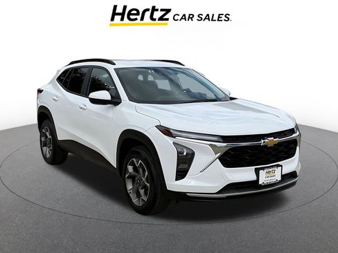 Used 2025 Chevrolet Trax LT image 1