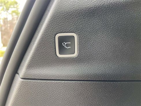 Used 2025 Chrysler Pacifica Pinnacle image 10