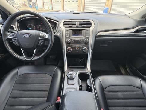 Used 2017 Ford Fusion SE w/ Equipment Group 201A FWD image 25