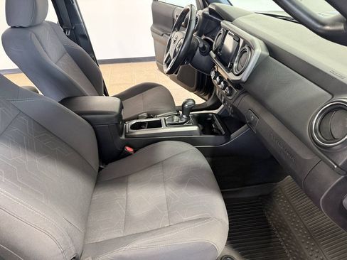 Used 2018 Toyota Tacoma TRD Sport w/ Technology Package AWD/4WD image 23