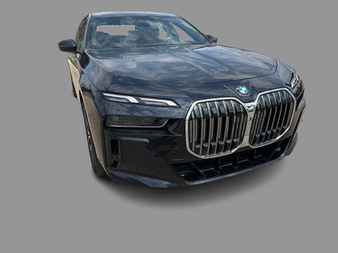 Used 2023 BMW 760i xDrive w/ Luxury Rear Seating Package AWD/4WD image 35