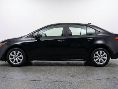 Used 2025 Toyota Corolla LE FWD image 5
