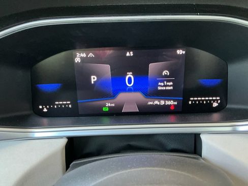 Certified 2025 Volkswagen Taos SE w/ Panoramic Sunroof Package AWD/4WD image 18