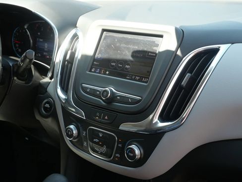 Used 2023 Chevrolet Equinox LT FWD image 19