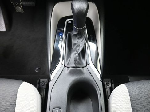Used 2025 Toyota Corolla LE FWD image 9