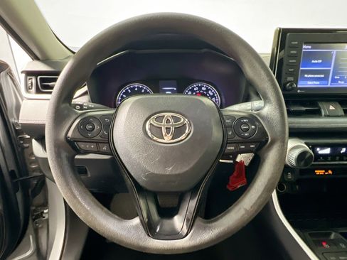 Used 2022 Toyota RAV4 LE image 17