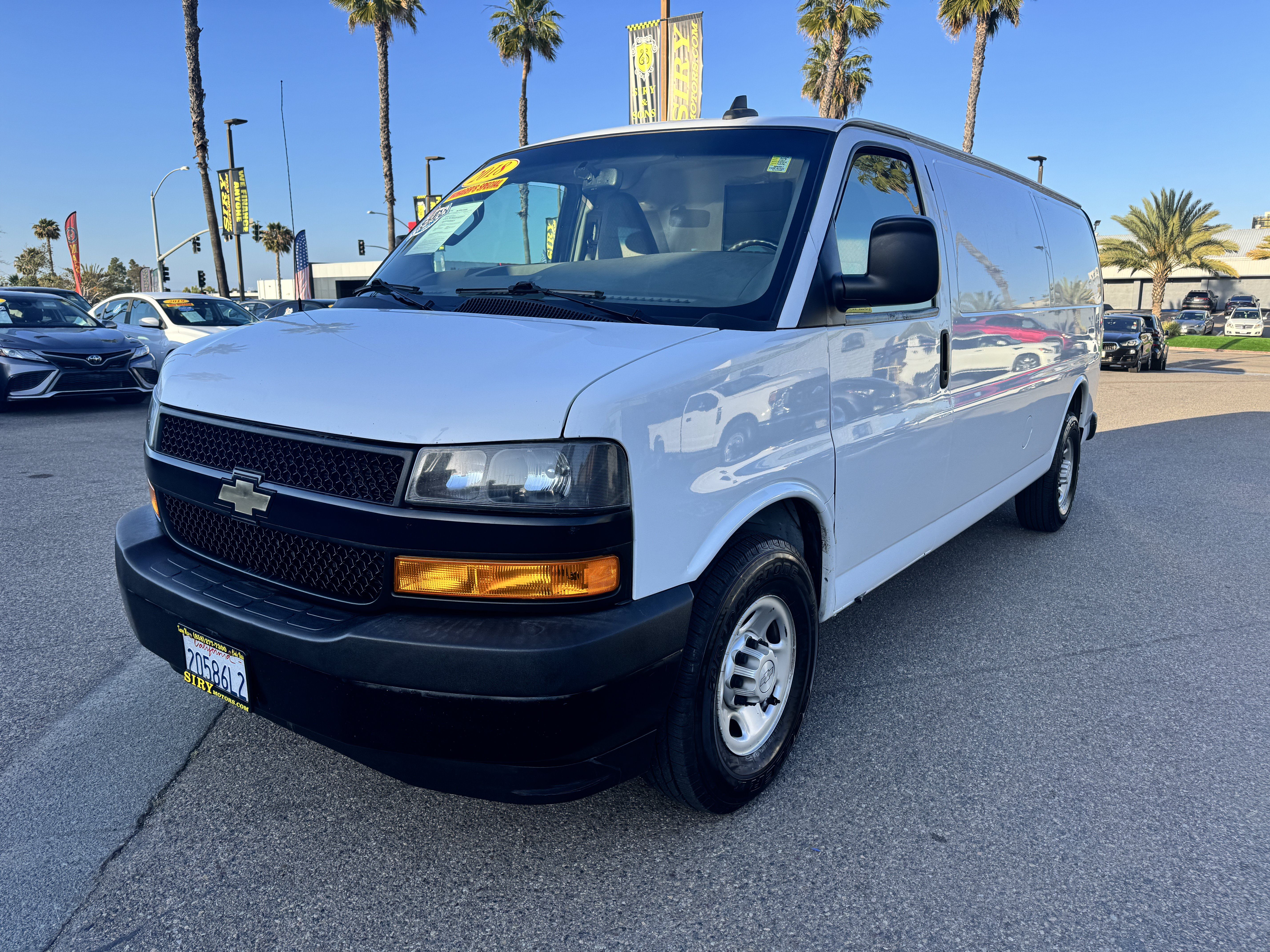 Used 2018 Chevrolet Express 3500 Extended w/ Driver Convenience Package RWD image 3