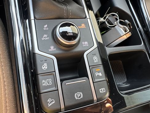 Used 2024 Kia Sorento SX Prestige w/ Olive Brown Leather Package image 19