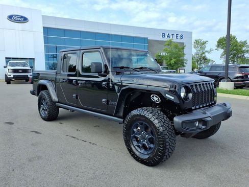 Used 2023 Jeep Gladiator Sport AWD/4WD image 1