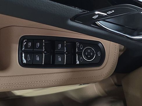 New 2026 Porsche Macan image 21