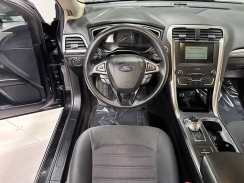 Used 2020 Ford Fusion SE FWD image 15