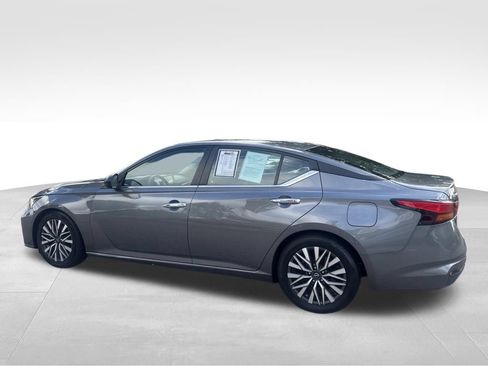 Used 2024 Nissan Altima 2.5 SV FWD image 13