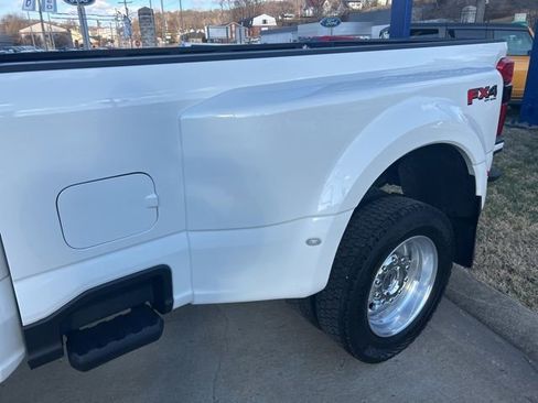 Used 2025 Ford F450 Platinum w/ FX4 Off-Road Package image 8
