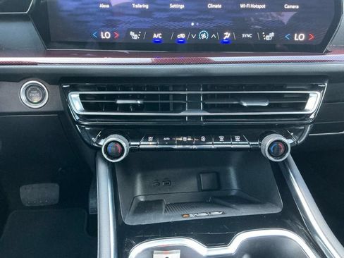 Used 2025 Chevrolet Traverse Z71 AWD/4WD image 13