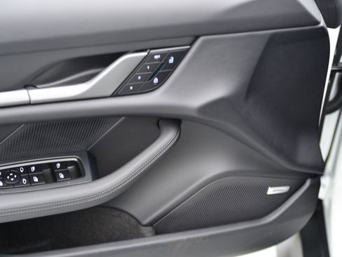 Used 2025 Porsche Taycan image 28